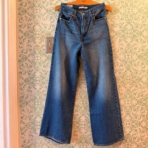 NWOT Levi's Ribcage Wide Leg, 26